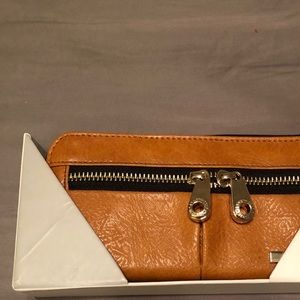 Kenneth Cole Bags - Kenneth Cole Reaction Wallet NWT Kenneth Cole Bags - Kenneth Cole Reaction Wallet NWT